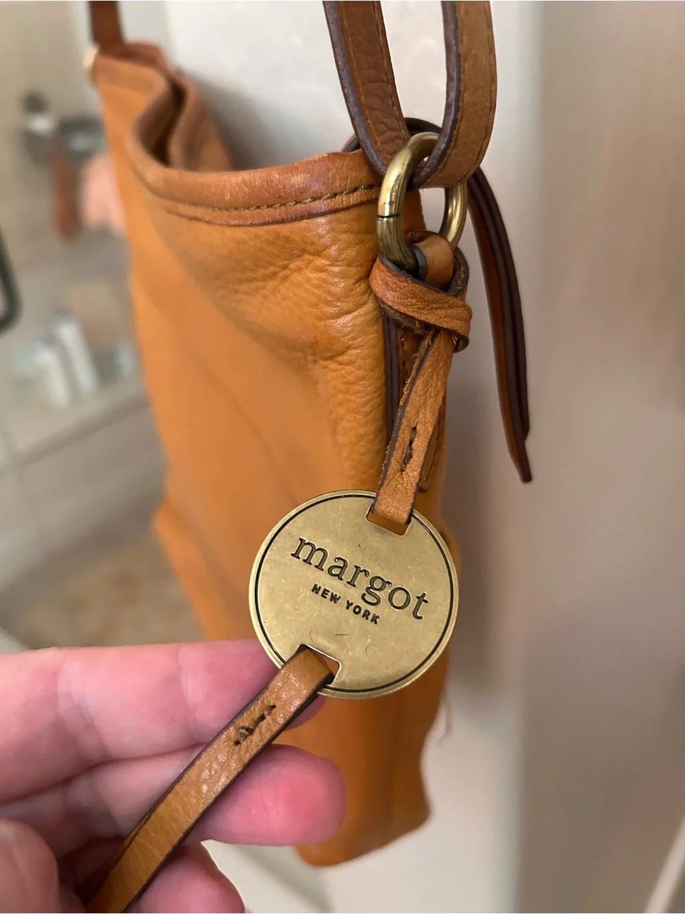 Leather Crossbody Bag in Warm Tan – Classic Everyday Style